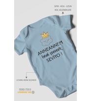 Anneannem Beni Çok Seviyo! Baskılı Bebek Zıbını – Çıtçıtlı Body  %100 Pamuk Kısa Kol (Bebek Mavisi)