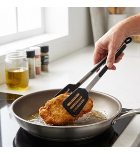 32 cm Kilitlenebilir Mangal Maşası ve Kızartma Spatulası, Metal Gövdeli Siyah Delikli Geniş Uçlu Servis Maşası, Et Tavuk Balık Köfte Kızartma ve Barbekü İçin Çok Amaçlı Mutfak Maşası