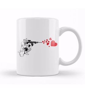 Graffiti Military Rifle Shooting Out Hearts Artsy Kupa Bardak Porselen