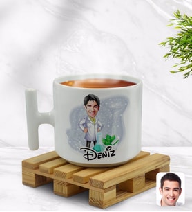 BK Gift Kişiye Özel Erkek Eczacı Karikatürlü T Kulplu Beyaz Middle Kupa Bardak-1