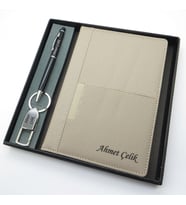 Signator® Codex  N283 Kişiye Özel Defterli Set - İsme Özel Siyah Kalem + İsme Özel Bej Defter + İsme Özel Anahtarlık İsme Özel Kutusunda Hediyelik Set (Karışık)