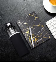 Kişiye Özel Beyaz Touch Pen & Siyah Mermer Desen Defter & Özel Kılıflı 500Ml Cam Matara Hediye Seti