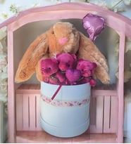SOLE Premium Özel Kutusunda; 45 cm Kahve Bunny Tavşan, Simli Kalp 3 Adet Fuşya Ayıcık ve Kalp Balonlu Buket
