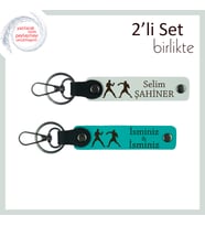 Kırmızı Eldivenle Stilini Tamamla, Kişisel Yazılı 2’li Anahtarlık Hediyesi, Beyaz-Koyu Turkuaz