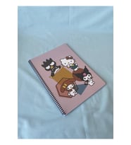 Hello Kitty and Friends Lisanslı A4 Çizgili 80 Yaprak Spiralli Karton Kapak Okul Defteri (Bej)