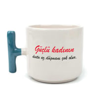 Güçlü Kadının Dostu Az, Düşmanı Çok Olur Baskılı Kadınlar Günü Mavi Kulplu T Kupa