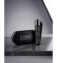 Kişiye Özel Lazer Kazımalı Siyah Metal Clipper Çakmak – Özel Metal Kutulu - Momento - Sevgiliye, Aileye, Doğum Günü, Yıl Dönümü, Anneler Günü & Babalar Günü Hediyesi