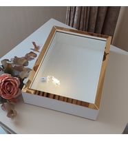 25X35 BEYAZ-GOLD LEDLİ DERİN ANI ÇERÇEVESİ- NİŞAN SÖZ GÜLLERİNİZ İÇİN ÇERÇEVELER
