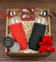 Kişiye Özel Metal Kutulu Mum & Kılıflı 2 Adet Cam Matara (Kırmızı ve Siyah) & Ayıcık Anahatarlık & Fotoğraflı İnstagram Çerçeve Hediye Seti