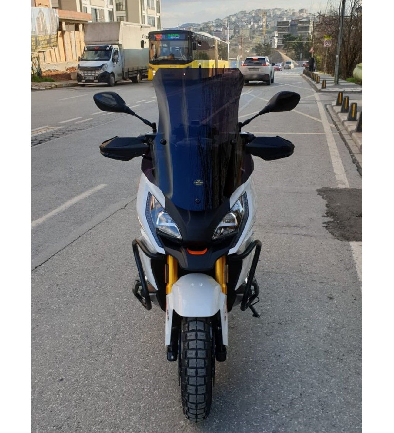 MOTOCAM Peugeot XP 400 Ön Cam 2023-2026 Model 61cm Siyah Renkli