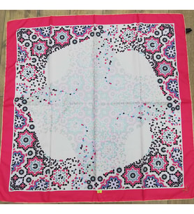 Mandala Desen Black Seri Twill Eşarp Eşarp Askısı ile Birlikte 90x90 cm Kırmızı 