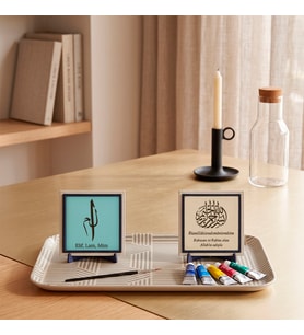 Kalıcı, Değerli ve Çok Anlamlı Bir Hediye: İlahi Sır Odaklı Deri Detaylı Meâlli Bismillah İkili Masaüstü Dekoratif Figürü 10x10 cm, Pudra - Turkuaz