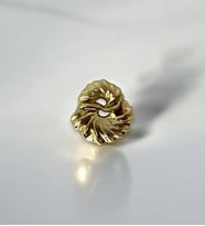 Metal Dalgalı Dokulu İğneli Broş (Gold)