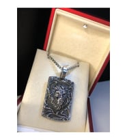 Aslan (Lion) Erkek Çelik Kolye • Işıklı Kutuda • Sevgiliye • Eşe • Babaya • Arkadaşa Kolye
