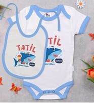BK Kids Kişiye Özel Tatil Zamanı Tasarımlı Mavi Bebek Body Zıbın ve Mama Önlüğü Hediye Seti