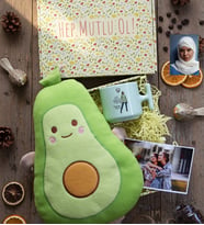 Kişiye Özel Karikatürlü Cute But Capricorn Oğlak Burcu Hediye Kutusu - Kişiye Özel T Pastel Kupa, Peluş Yastık, Fotoğraf 1 Adet Doğum Günü Hediyesi