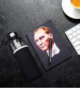 Kişiye Özel Dama Detaylı Tükenmez Kalem & Mustafa Kemal Atatürk Resimli Defter & Özel Kılıflı 500Ml Cam Matara Hediye Seti