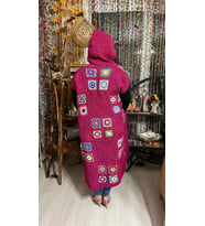 ÖZEL TASARIM RENKLİ MİTİFLİ YUMUŞAK YÜN EL ÖRGÜSÜ YELEK HIRKA BOY 1.15 CM (Pembe)