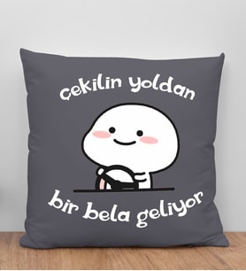BK Gift Bir Bela Geliyor Tasarımlı Antrasit Kırlent Yastık, Arkadaşa Hediye, Ev Dekorasyonu, Ev Hediyesi-1