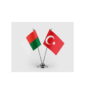 Madagaskar ve Türkiye Bayrağı İkili Saten Masa Bayrağı Takımı
