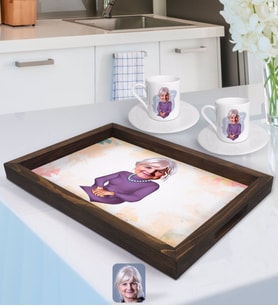 BK Gift Kişiye Özel Büyükanne Karikatürlü Doğal Ahşap Tepsi ve 2’li Kahve Fincan Seti-1