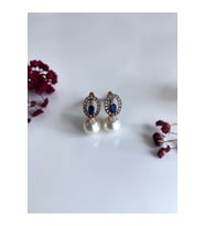 Zirkon Taşlı Oval Tasarım İnci Küpe