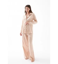 Kadın Bej Oversize Saten Pijama Takımı – Rahat Kesim Şık Ev Giyim Seti