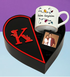 Kişiye Özel Baş Harf Tasarımlı Kalp Kutu Çerçeve Ve İsim Soyisim Tasarımlı Fincan