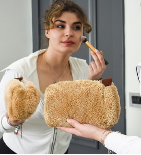Fermuarlı Peluş Makyaj Çantası (Uzun Tüylü) – Kadınlar İçin En Yeni Makyaj Çantası Modelleri (Kahverengi)