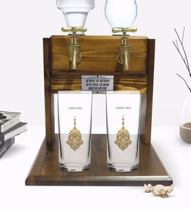 BK Gift Kişiye Özel Renkli Baskılı İsimli İkili Rakı Bardağı ve Çift Musluklu Doğal Ahşap Rakı Standı-106 (Model 1)