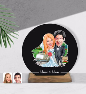 BK Gift Kişiye Özel Evleniyoruz Karikatürlü Yuvarlak Ahşap Biblo-1