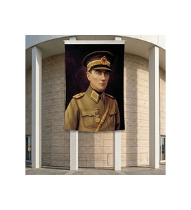 Atatürk Asker Ünüformasıyla Poster Bayrak Premium Raşel Kumaş ATA52 2x3m