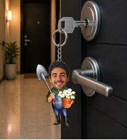 Kişiye Özel Bahçıvan Karikatür Anahtarlık – Fotoğraflı Çiçek Temalı Hediyelik Çiçek Severlere Özel Anahtarlık