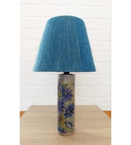 RETRO NOW BLUE GARDEN AHŞAP AYAKLI ABAJUR (Mavi)
