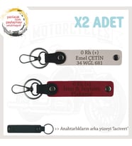 Otomobile İsim Plaka ve 0 Rh (+) Kan Grubu Yazılı Kişiye Özel x2 Anahtarlık Set, Kırmızı-Pudra-Laci (Çok Renkli)