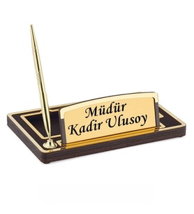 Kişiye Özel Ahşap Masa Üstü Kalemli İsimlik