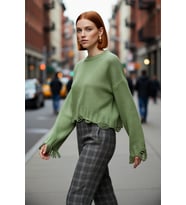 Kadın Oversize Triko Crop Kazak Düşük Kollu Akıtma Detaylı Yumuşak Dokusuyla Modern Şıklık Sunar