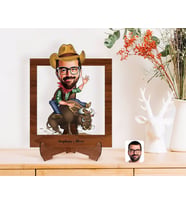 BK Gift Kişiye Özel Rodeo Karikatürlü Ahşap Standlı 3D Biblo-1 (Beyaz)