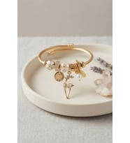 Geyik Model Gold Renk Beyaz Charmlı Bileklik