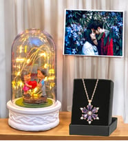 Kişiye Özel Fotoğraflı Hediye Seti  Led Işıklı Kalp Tutan Çiftli Fanus & Lotus Kolye