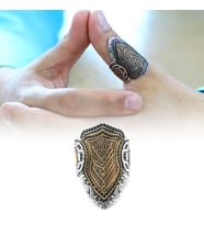 Siyah Zirkon Taşlı Mıhlamalı Arapça "Allah" Yazılı 925 Ayar Gümüş Erkek Okçu (Zihgir) Yüzüğü (Siyah-Gri)