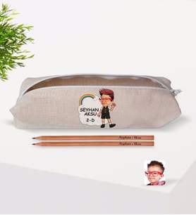 Çocuklara Özel İsimli Sınıflı Erkek Öğrenci Karikatürlü Keten Okul Kalemliği ve Ahşap Kurşun Kalem Hediye Seti-2