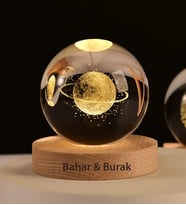 3D Kristal Top Satürün Kız Model Ahşap Standlı Usb Kablolu
