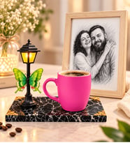 Kişiye Özel Karakalem Fotoğraflı Ahşap Çerçeve ve Sokak Lambalı Pembe Kupa Seti