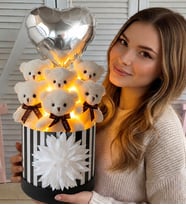 LED Işıklı Premium Silindir Hediye Kutusunda, Kalpli Balonlu Beyaz 6’lı Ayıcık Buketi Sevgiliye Hediye