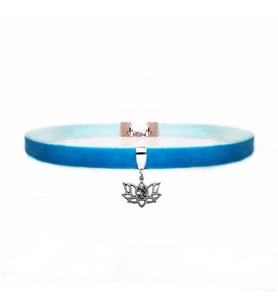 Mavi Renk Kadife Lotus Çiçeği Choker Kolye