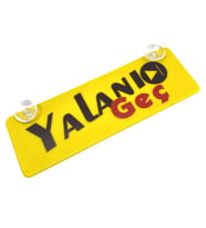 Yalanı Geç Yazılı Sarı Dekor Plaka Vantuzlu Cam Süsü 22x7.5cm