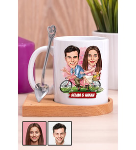 Sevgililere Özel Hediye Bisiklet Temalı Karikatürlü Ahşap Altlıklı Beyaz Kupa Bardak