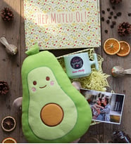 Kişiye Özel Love Yourself Hediye Kutusu - Kişiye Özel T Pastel Kupa, Peluş Yastık, Fotoğraf 1 Adet Doğum Günü Hediyesi