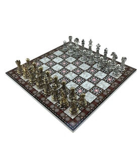 GiftHome Premium Battal Boy Metal İŞLEMELİ KLASİK Satranç Takımı  ve Katlanır Sedef Desenli MDF Satranç Tahtası (43X43 cm.)